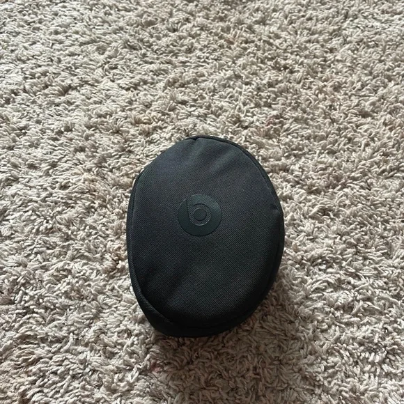 Beats solo 3 wireless headphones and case